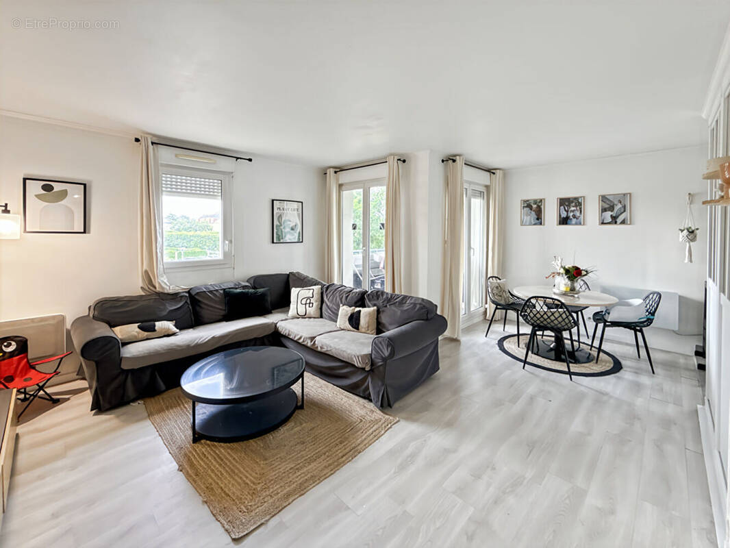 Appartement à MOISSY-CRAMAYEL
