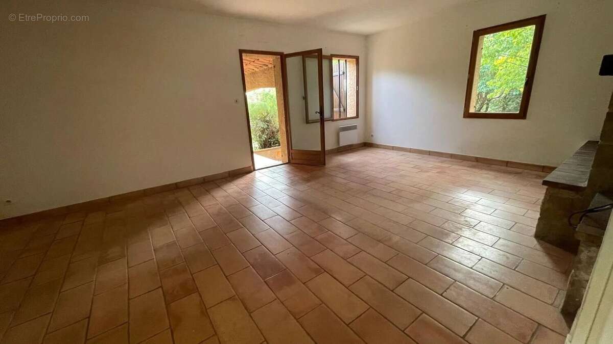 Maison à TOURRETTES