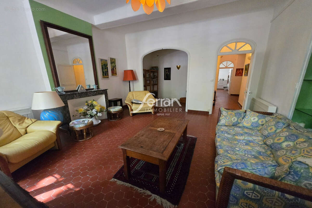 Appartement à SALERNES