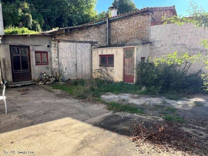 Maison à VERTEUIL-SUR-CHARENTE