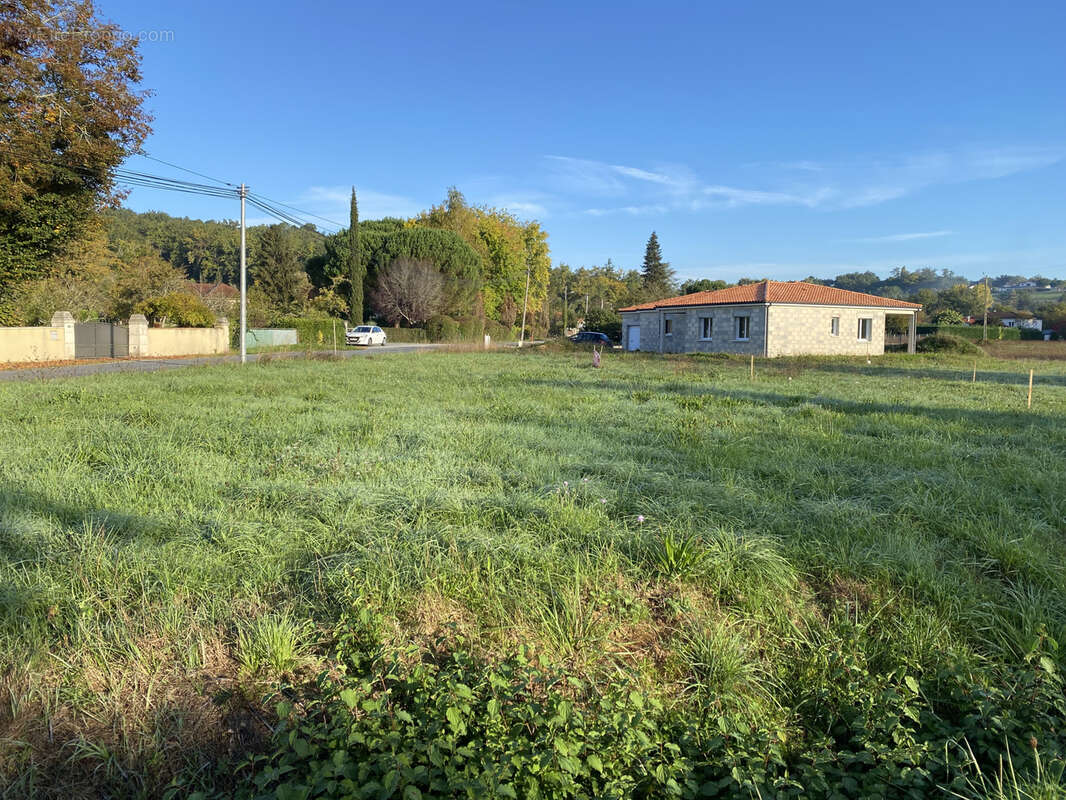 Terrain à ANNESSE-ET-BEAULIEU