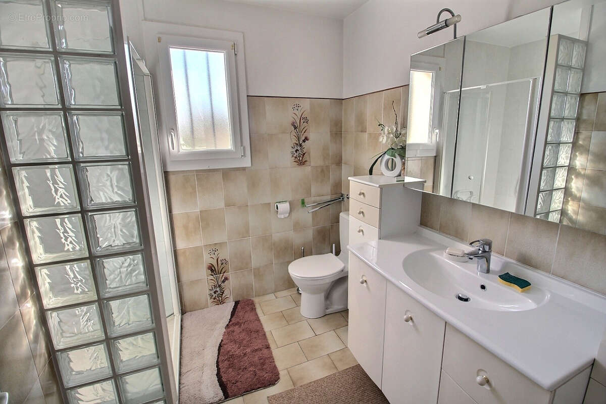 Maison à SAINT-CLEMENT-DE-RIVIERE