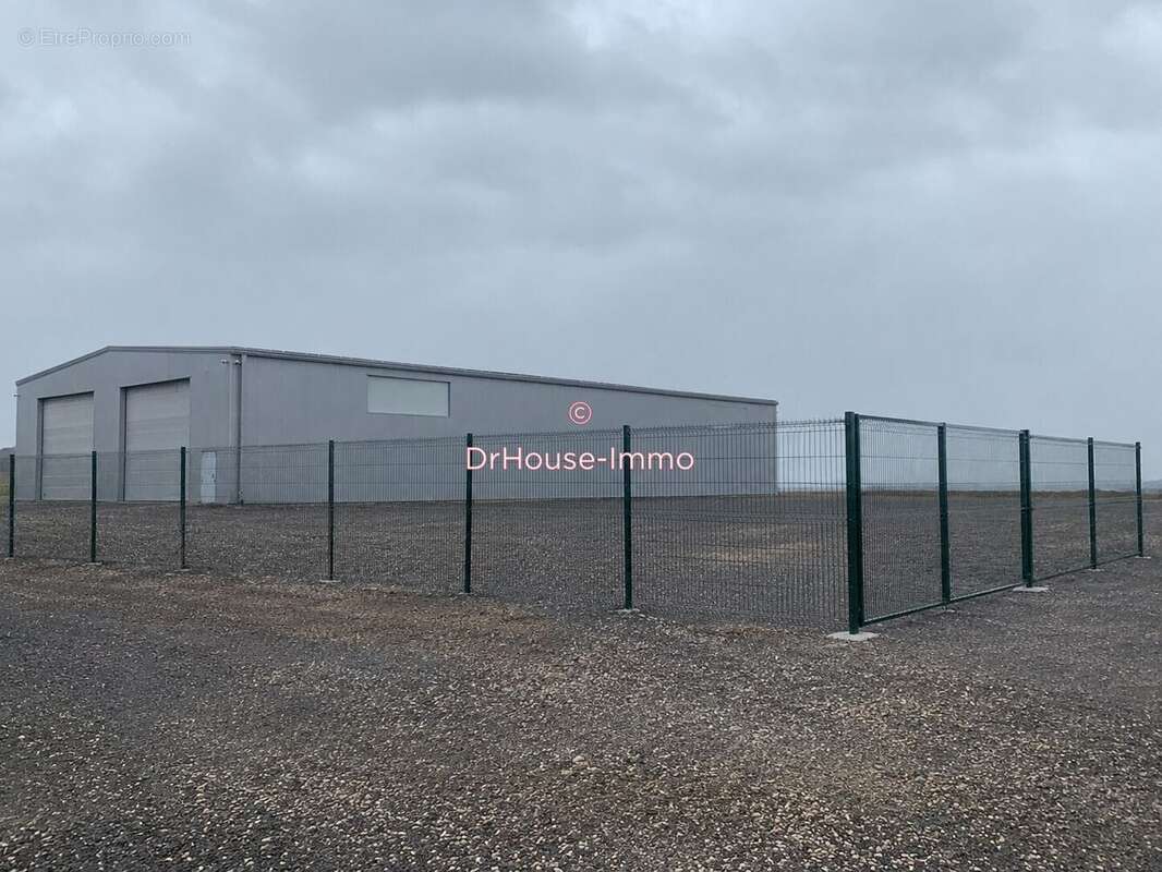 981 m² à Bellegarde  - photo 7