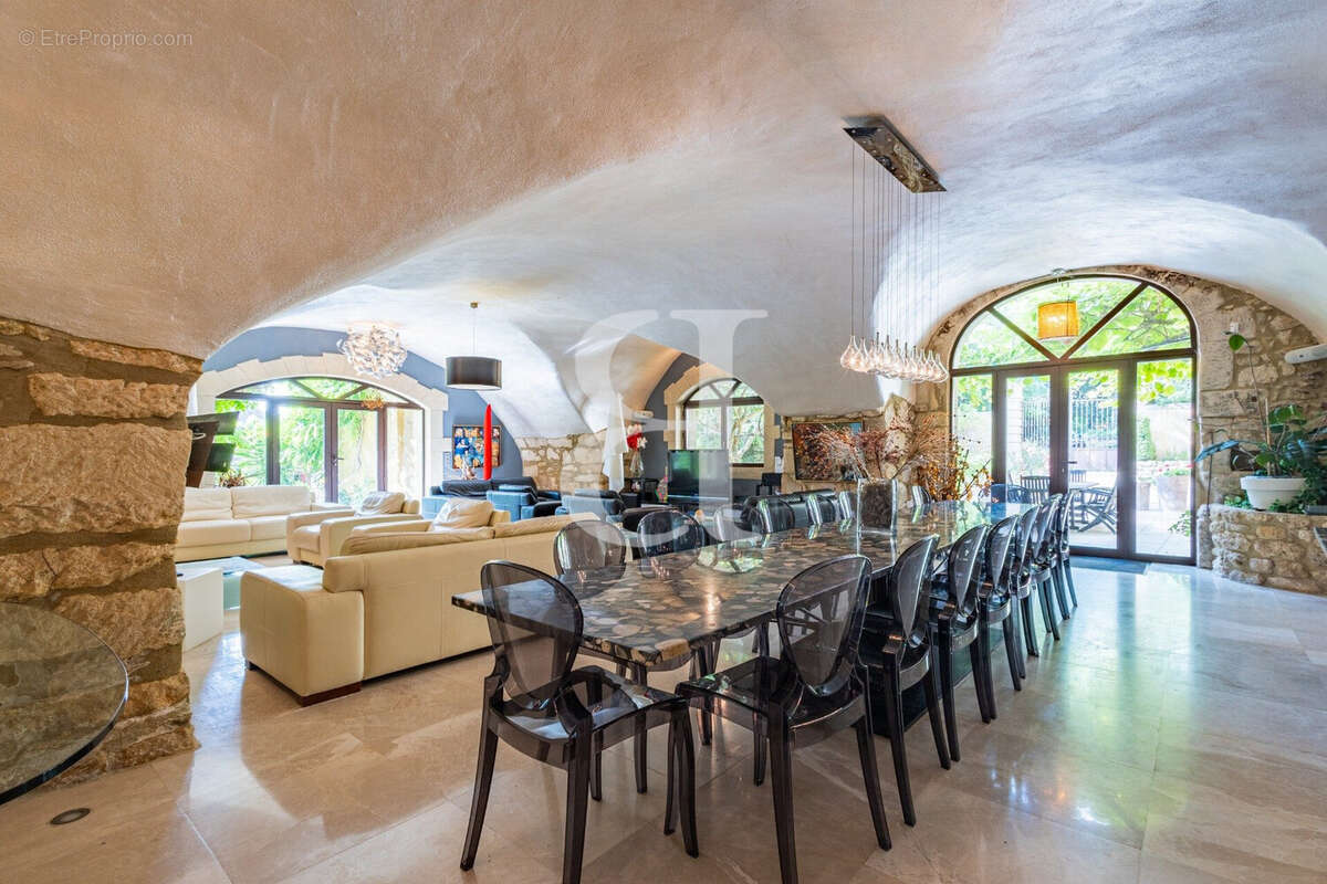 Maison 385 m² à Grignan  - photo 7