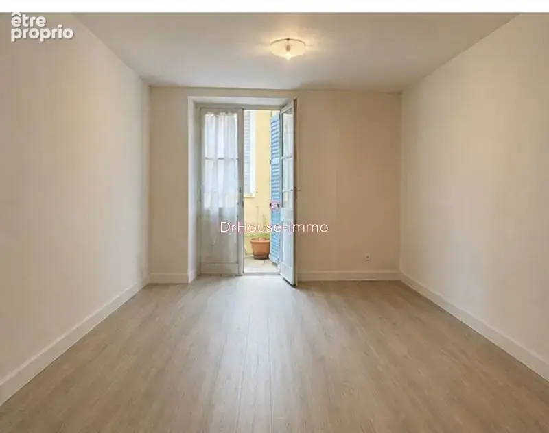 Appartement 1 pièce 33 m² à vendre à Saint-Germain-En-Laye (78100) - photo 2