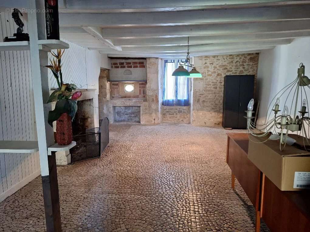 Maison à CHASSENEUIL-SUR-BONNIEURE