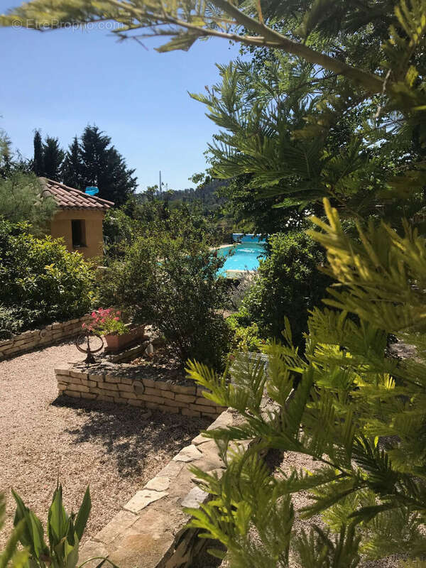 Maison à CHATEAUNEUF-LE-ROUGE