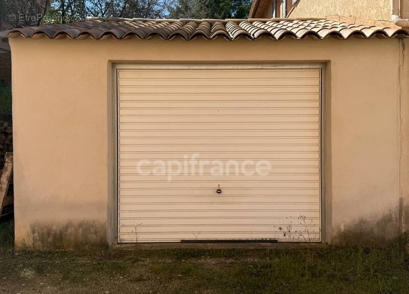 Parking à PERTUIS