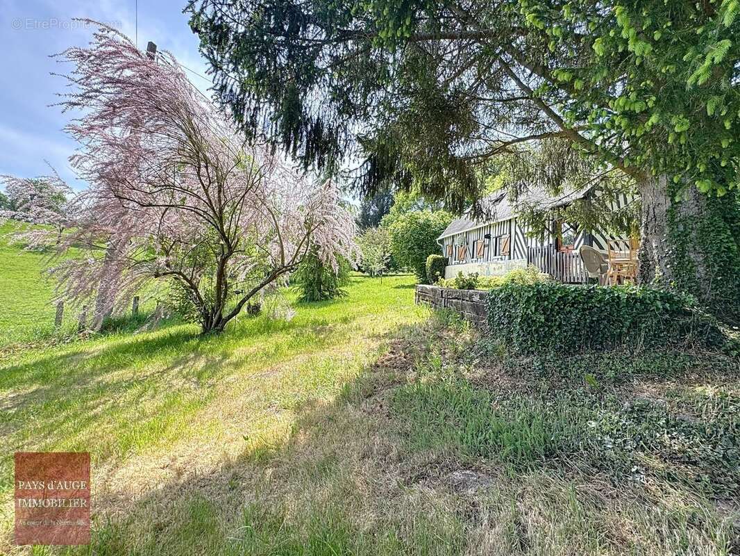 Maison à SAINT-PIERRE-SUR-DIVES