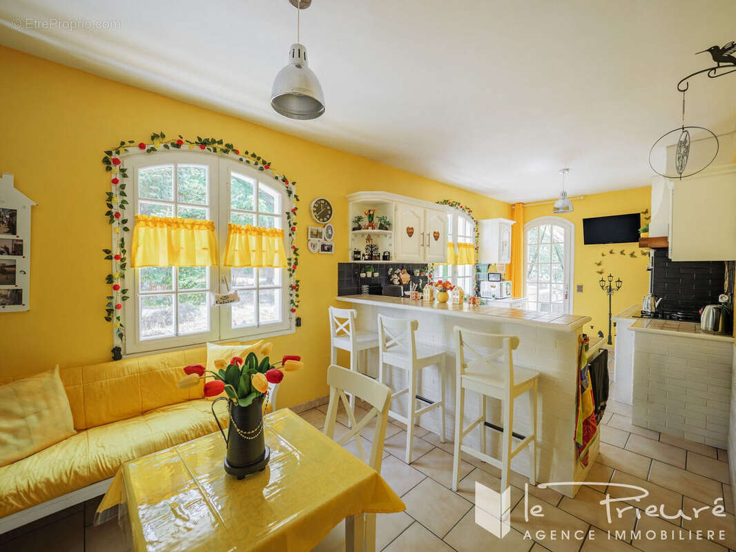 À 10 minutes d'Albi, maison familiale de plus de 200 m² avec vue dégagée sur la campagne - photo 9