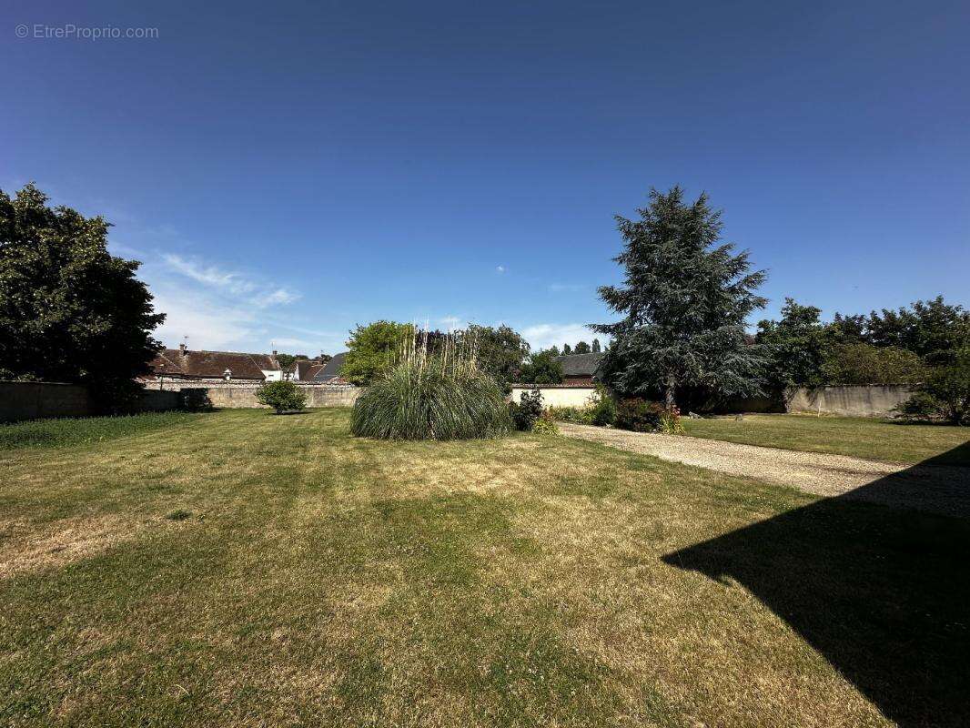 Maison 153 m² à Tremblay-Les-Villages  - photo 3
