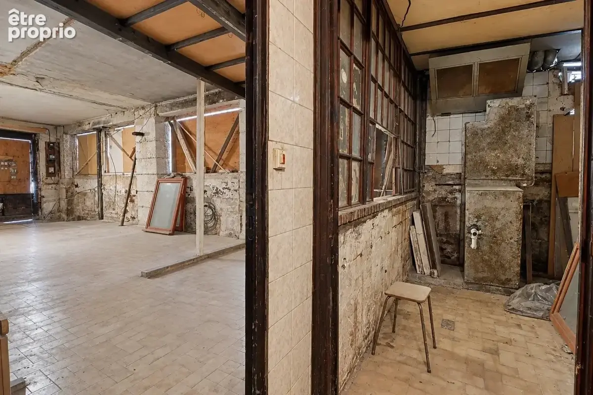 Belleville – ancien bistrot d’angle avec cave voûtée et studio attenant - photo 4