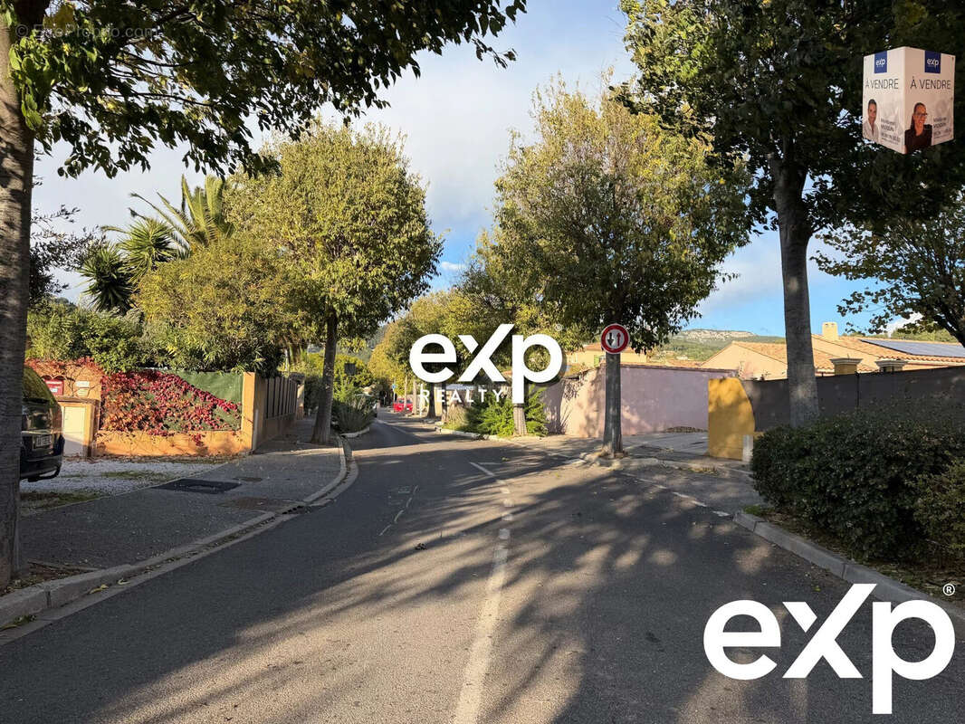 Terrain à OLLIOULES