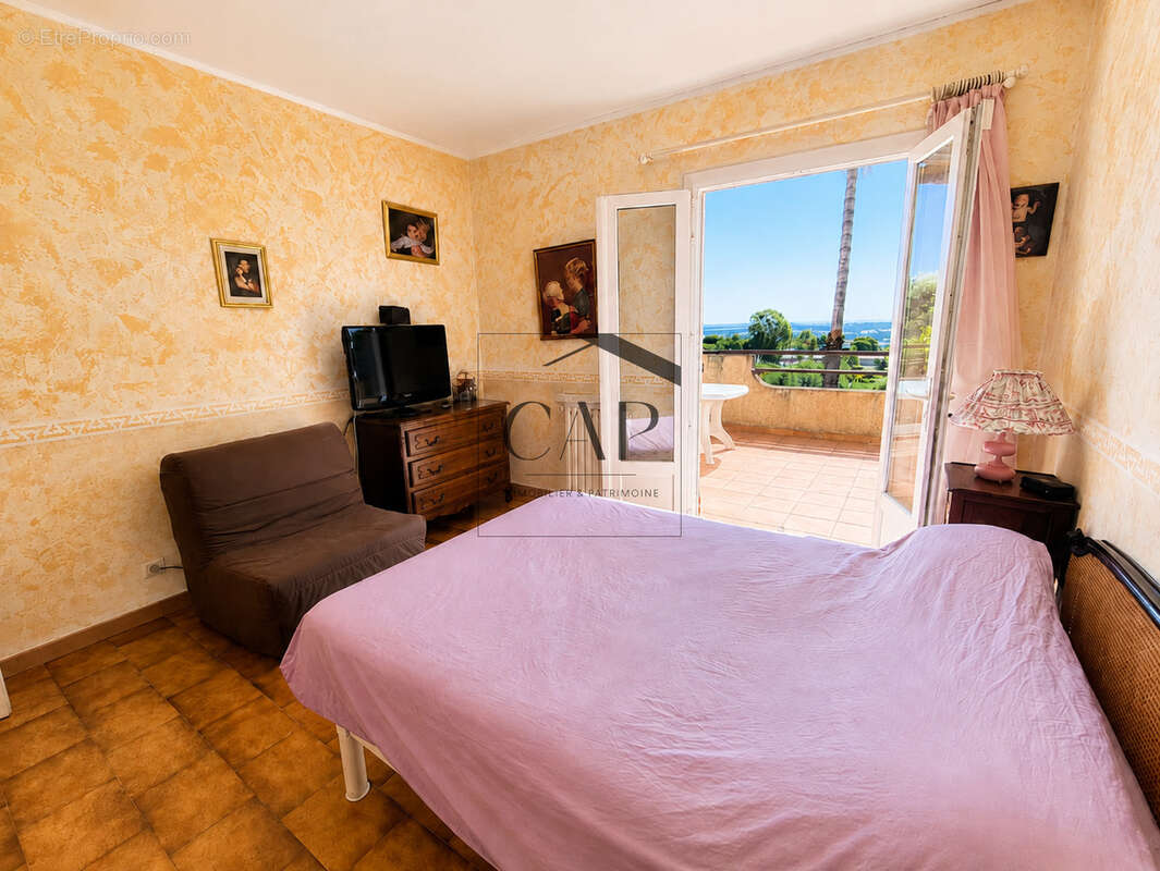 Maison familiale avec vue mer, jardin piscinable et fort potentiel - photo 10