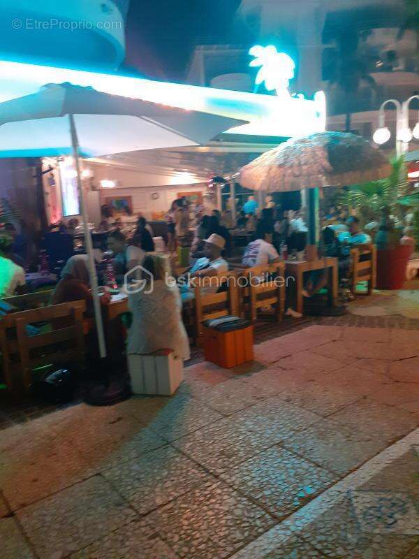 À VENDRE – Brasserie / Salon de thé / Salon shisha / Glacier / Pizzeria / Cocktails / Plats à emporter  Port de Fréjus - photo 2