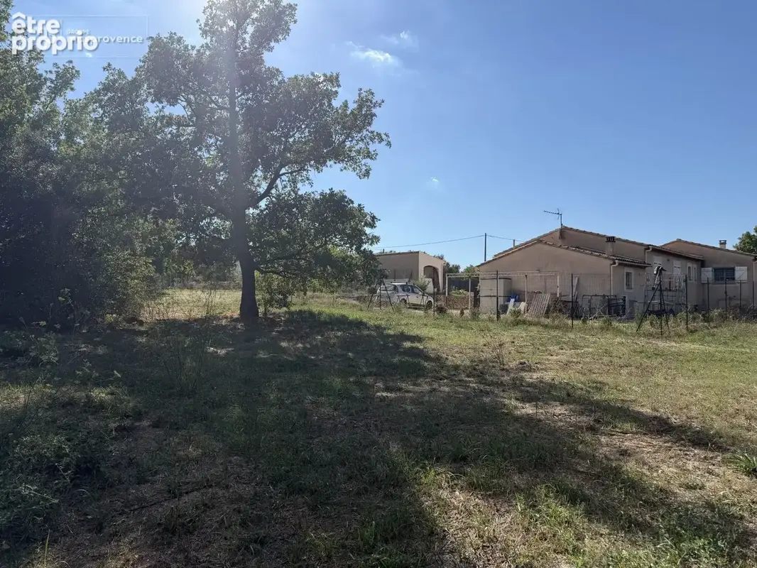 Terrain à bâtir de 2122 m² à SAINT-MAXIMIN-LA-SAINTE-BAUME (83) - photo 1