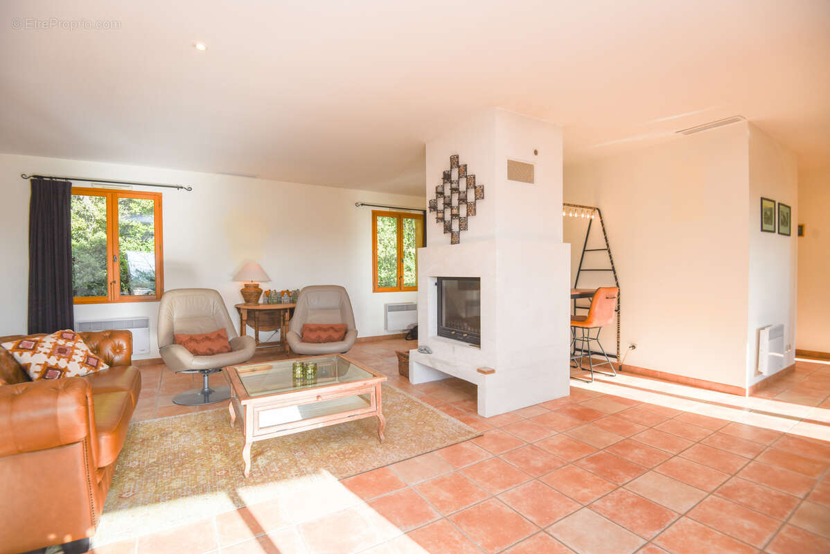 Maison à LORGUES