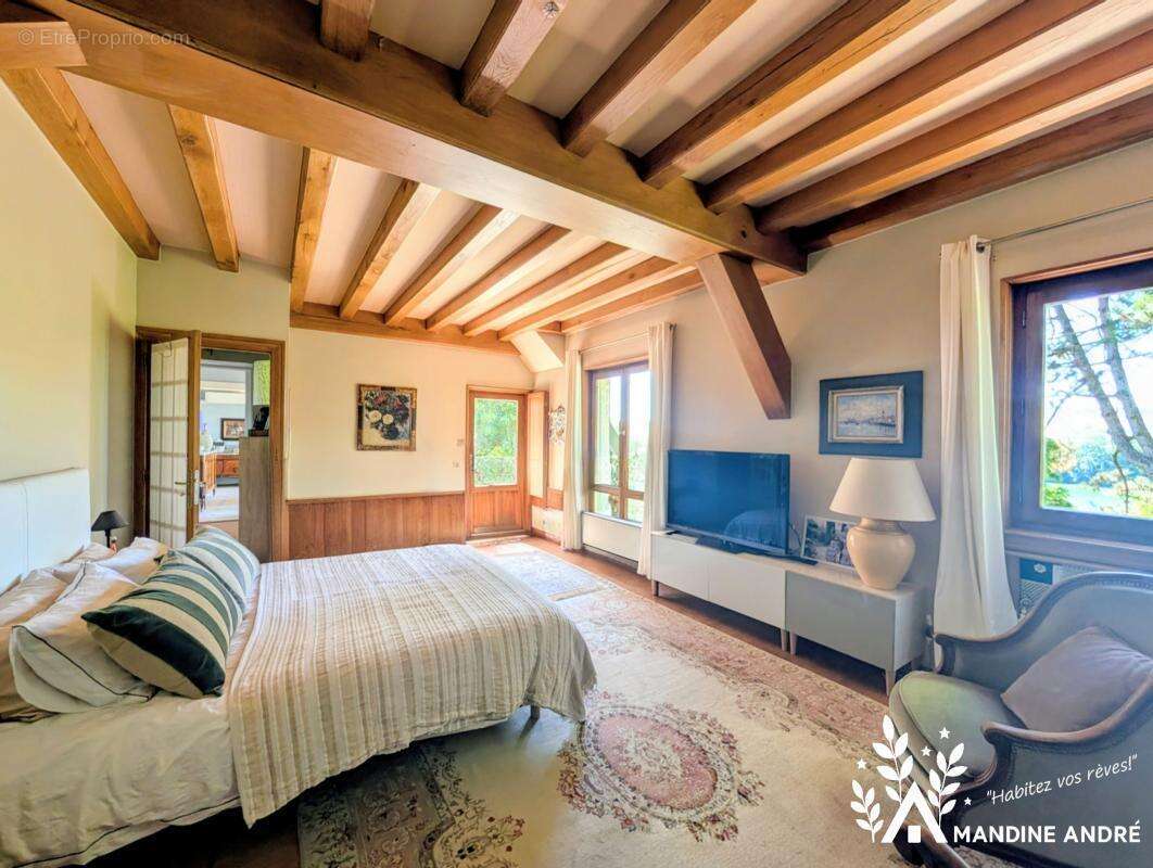 Maison 251 m² à Saint-Bernard  - photo 8