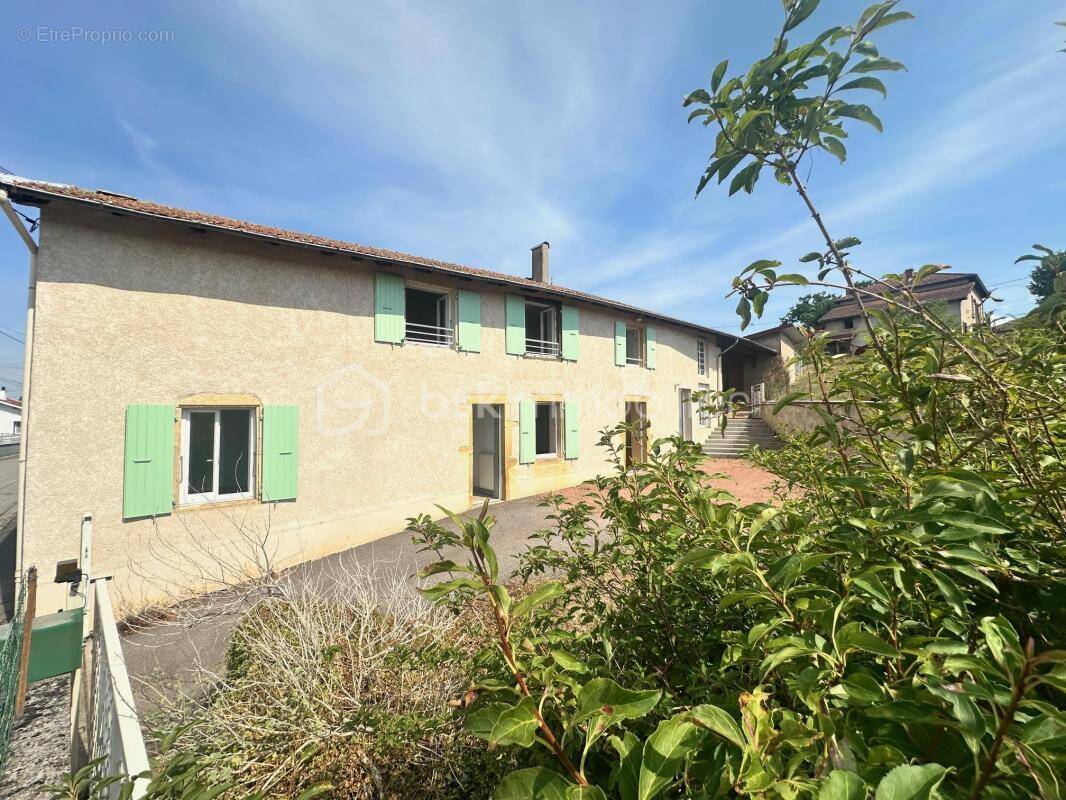 Maison à VOUGY