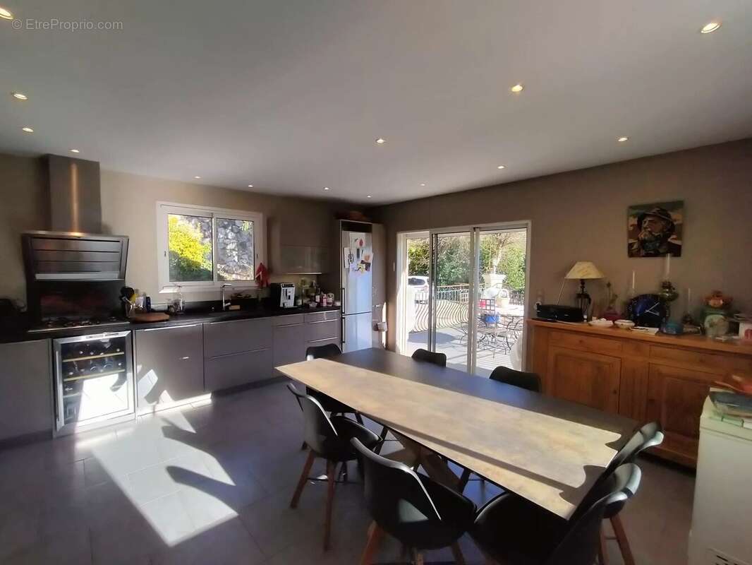 Appartement à TOURRETTES-SUR-LOUP