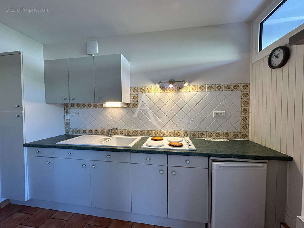 Appartement type2 de 50.25 m2 vue chateau balcon garage et cave greoux les bains - photo 8