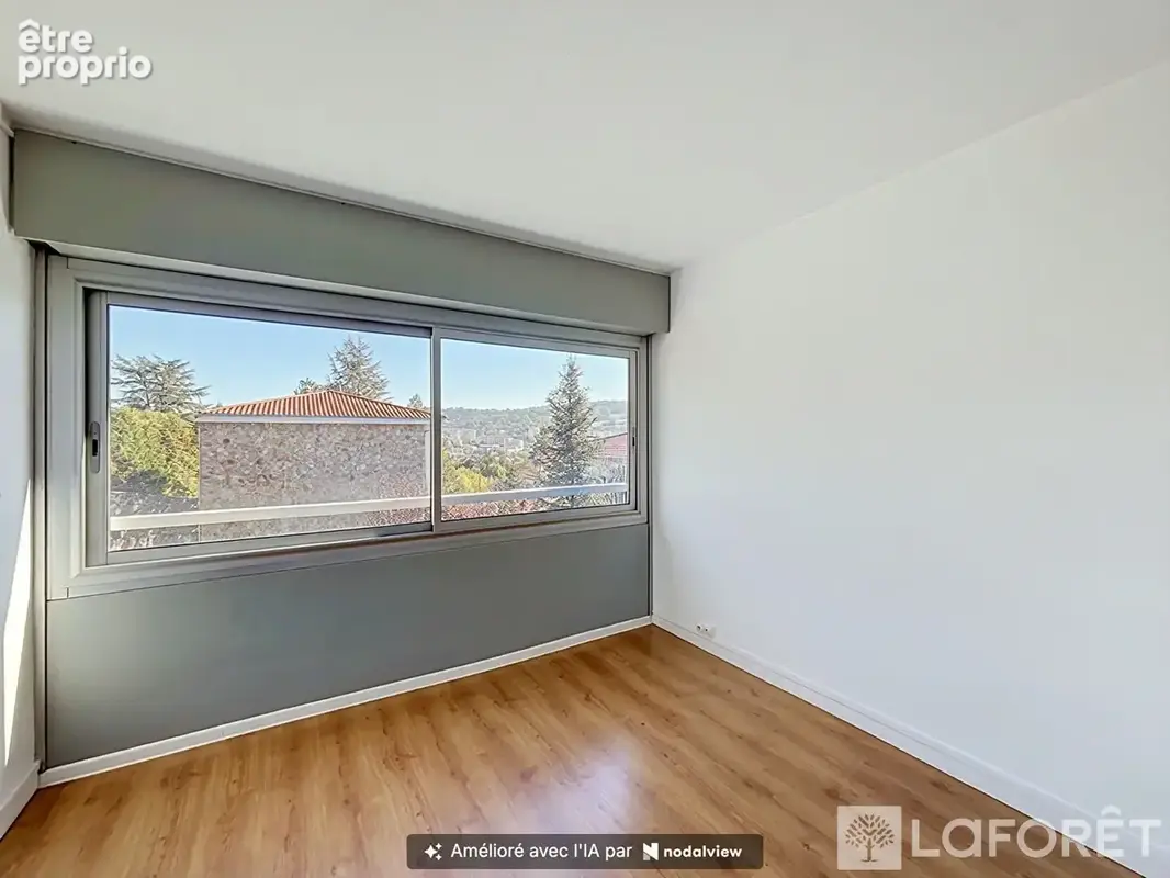 T4 / 80 m2 / Garage / Grand balcon / Cave - photo 7