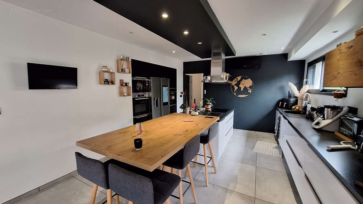 Maison à CHANAT-LA-MOUTEYRE