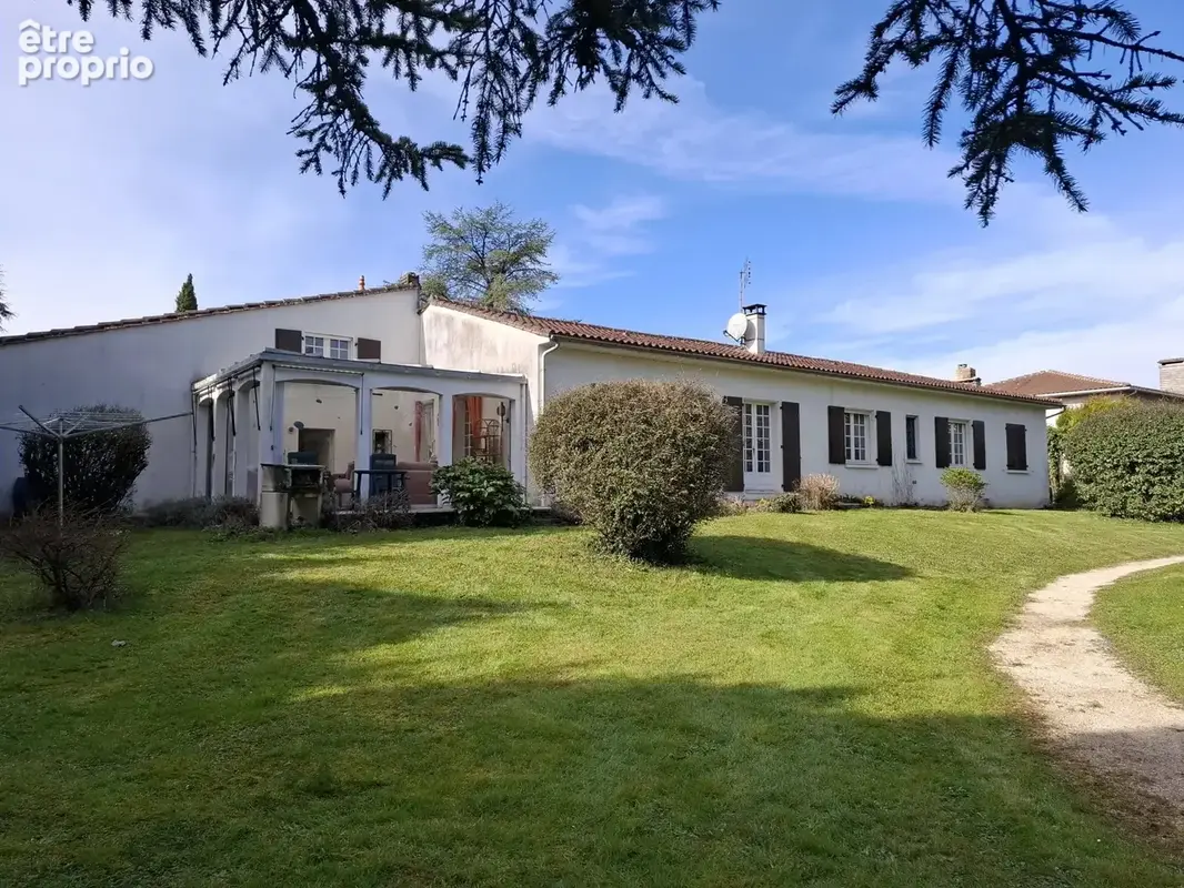 Grande maison familiale lumineuse et attrayante avec de beaux jardins, à l'orée d'un joli village - photo 15