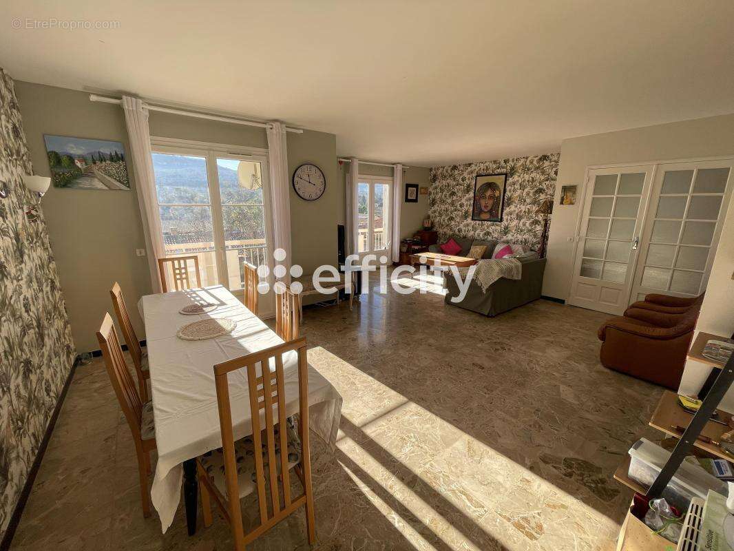 Appartement à APT