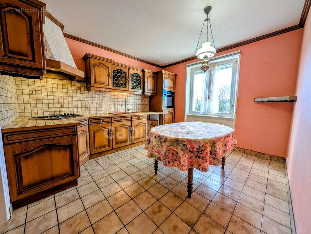 Maison en impasse dans quartier résidentiel, rez de chaussée à aménager, grand garage, à GUIPAVAS (29) - photo 8