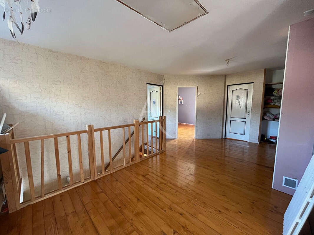 Maison à MONTIGNE-LE-BRILLANT