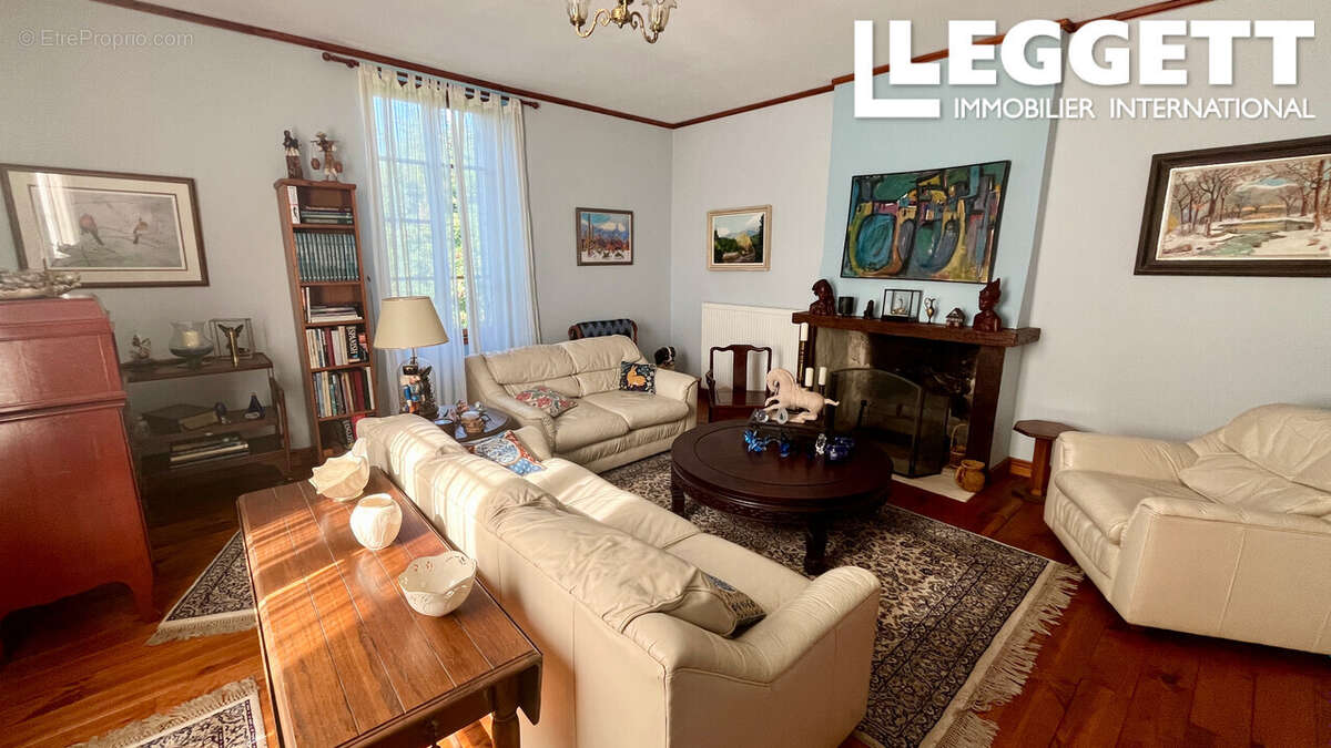 Une élégante maison de campagne de 4 chambres avec vue panoramique et piscine dans un endroit paisible - photo 3