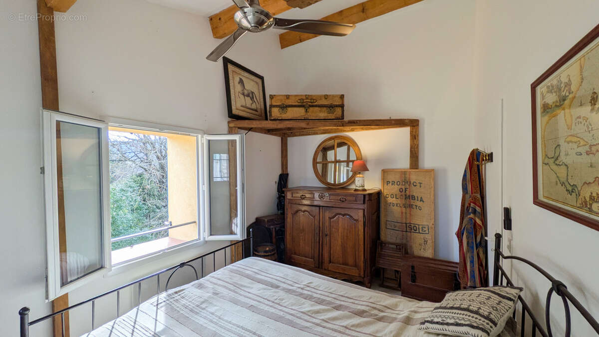 Appartement à SIGNES