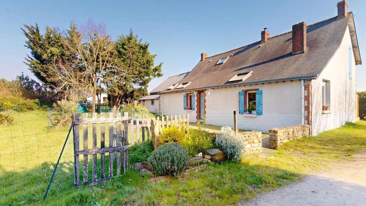 Maison en pierre 4 chambres + dependances + 2.5 ha - photo 2