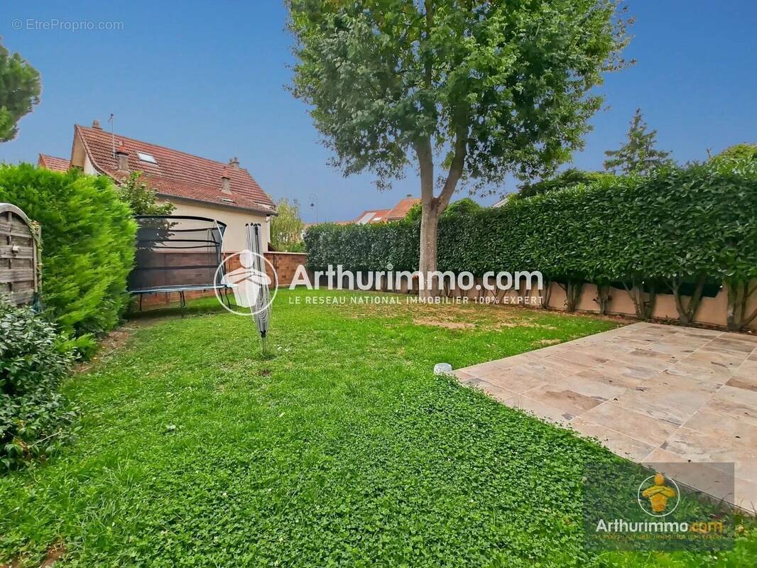 Maison à SAINT-PIERRE-DU-PERRAY