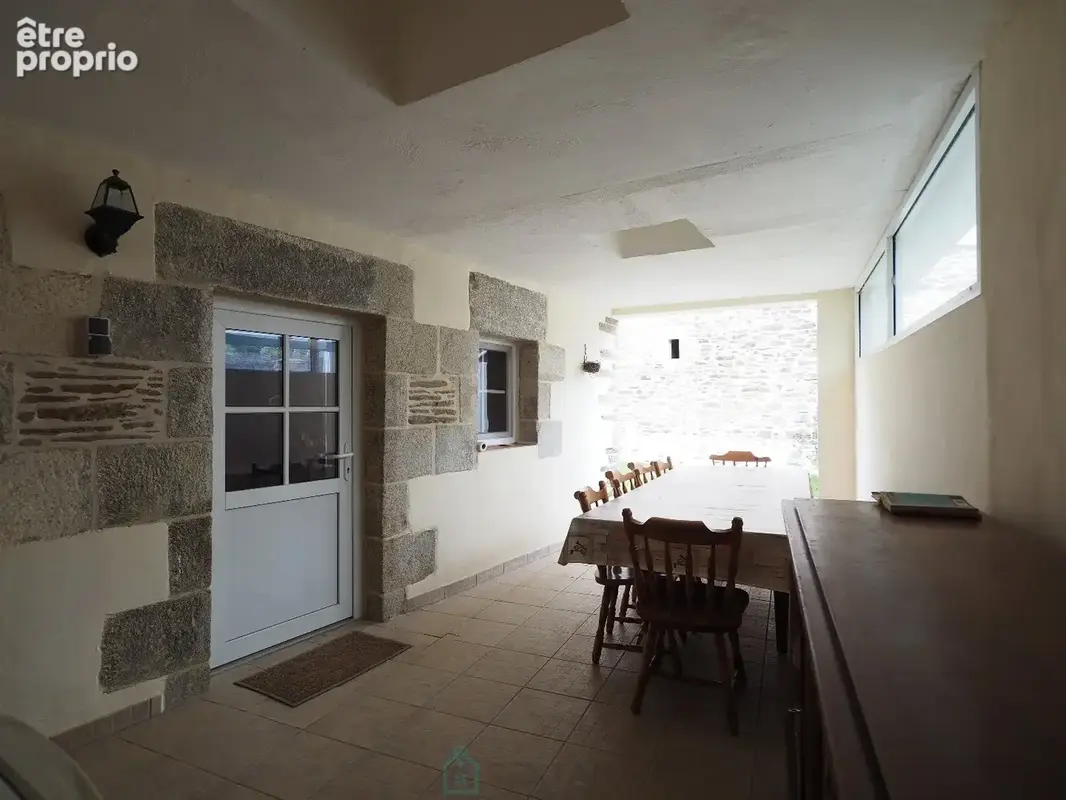 Remungol - Immeuble 157 m² + 50 m² complémentaires avec petit espace jardin intérieur - photo 4