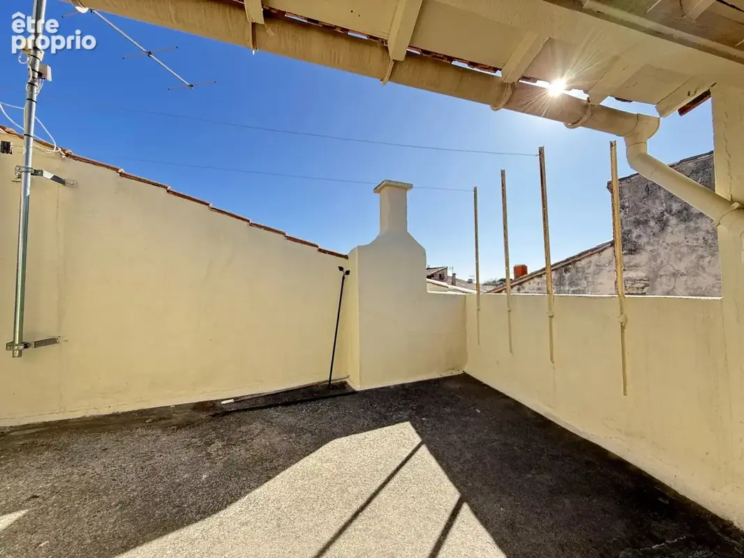 Immeuble avec balcon et terrasse. - photo 4