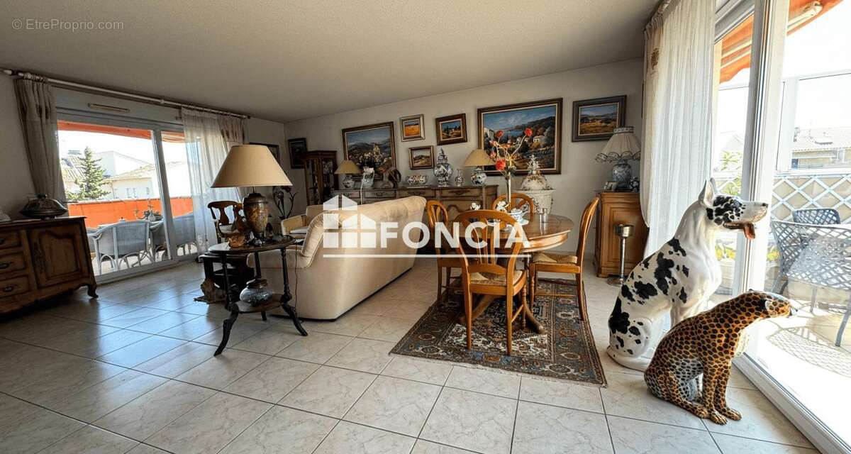   Saint-Raphaël Centre ville - Appartement T4 — 105m² — Dernier étage -- Garage -- Cave - photo 3