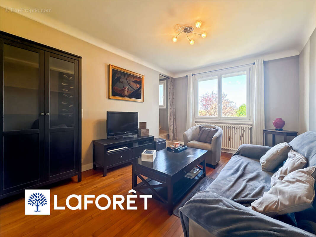 Maison à SAINTE-GENEVIEVE-DES-BOIS