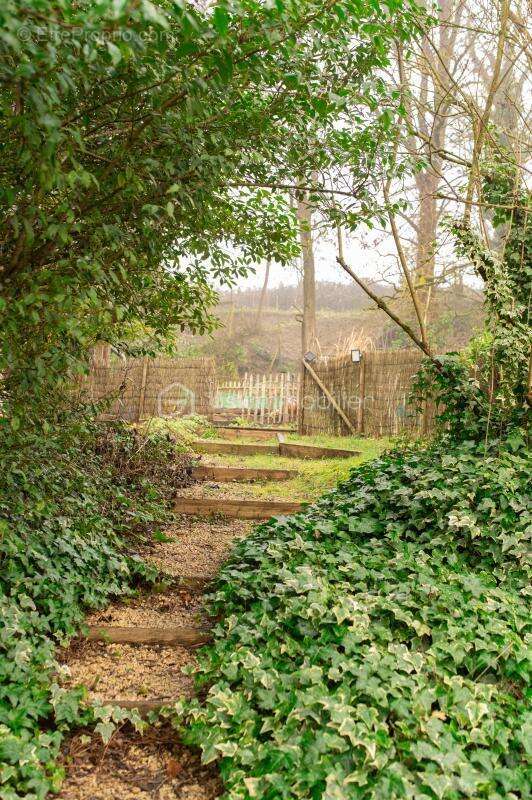 Maison à VILLAINES-LES-ROCHERS