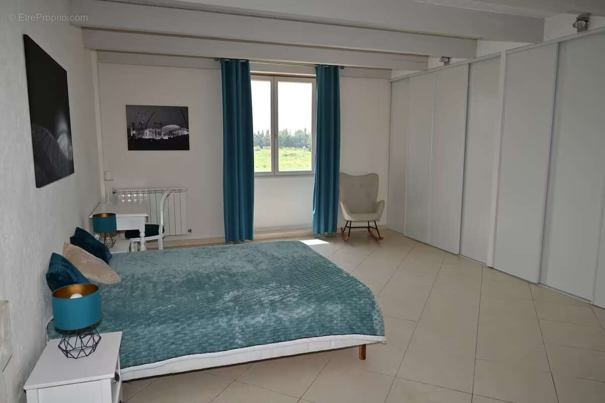 ARLES : Magnifique mas en pierre rénové de 185 m² avec dépendances, piscine et prestations haut de gamme - photo 6