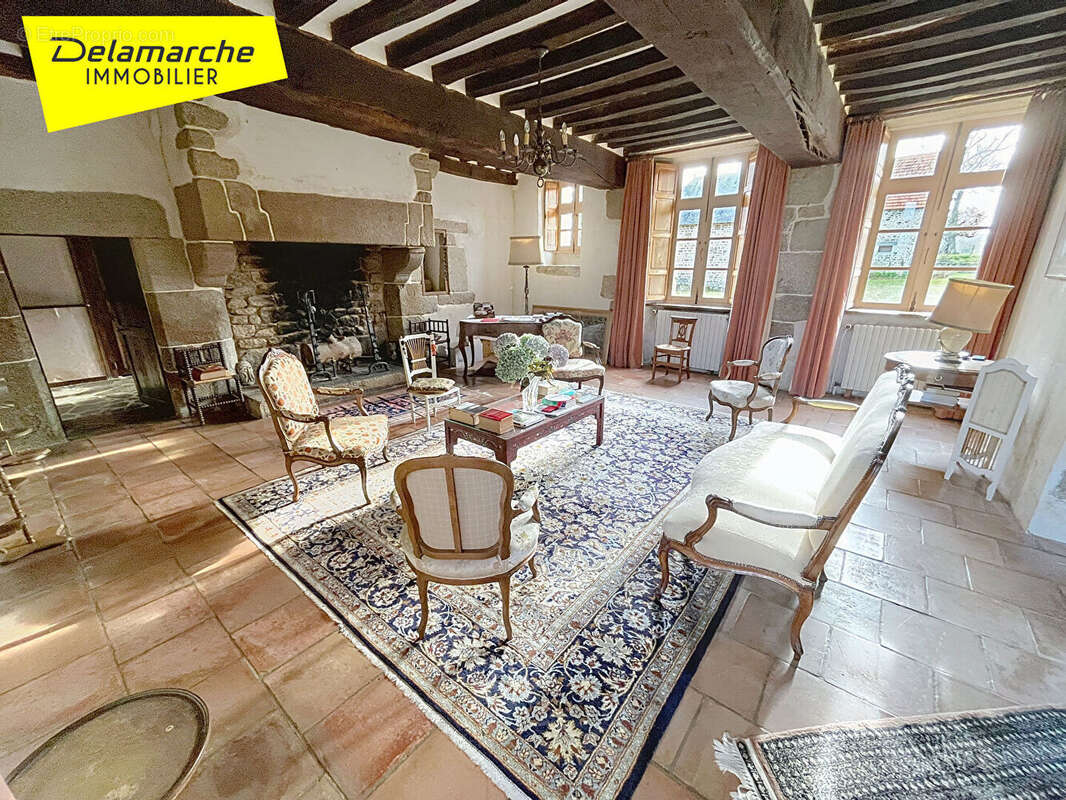 Maison à SAINT-AUBIN-DE-TERREGATTE