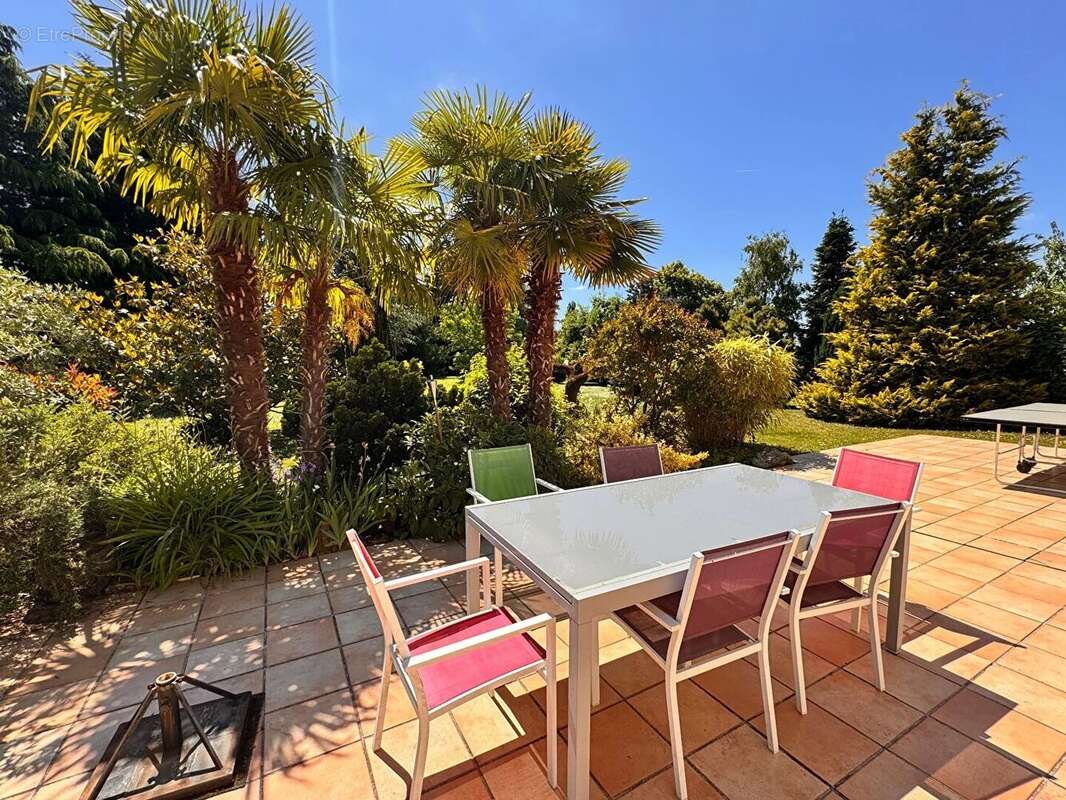 Maison à SAINT-NOM-LA-BRETECHE