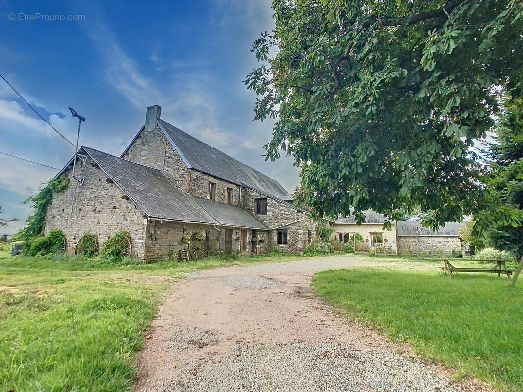 Maison à SAINT-MARTIN-DES-BESACES