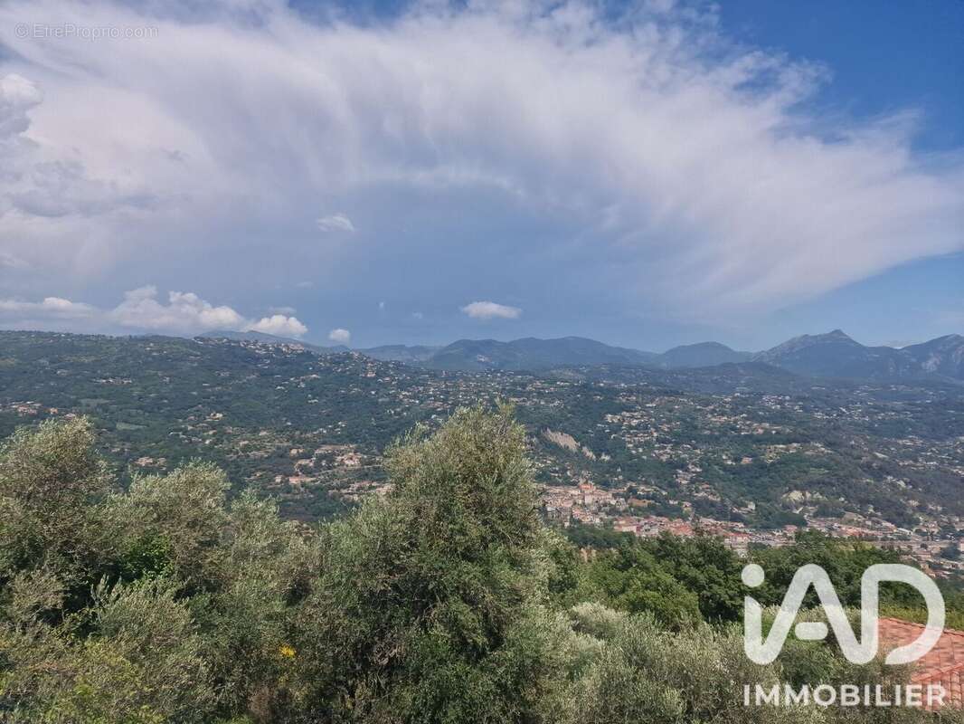 Terrain 1715 m² à Chateauneuf-Villevieille  - photo 3