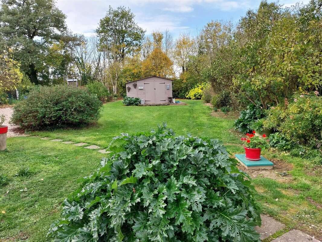 Maison à SAINT-HILAIRE-SUR-BENAIZE