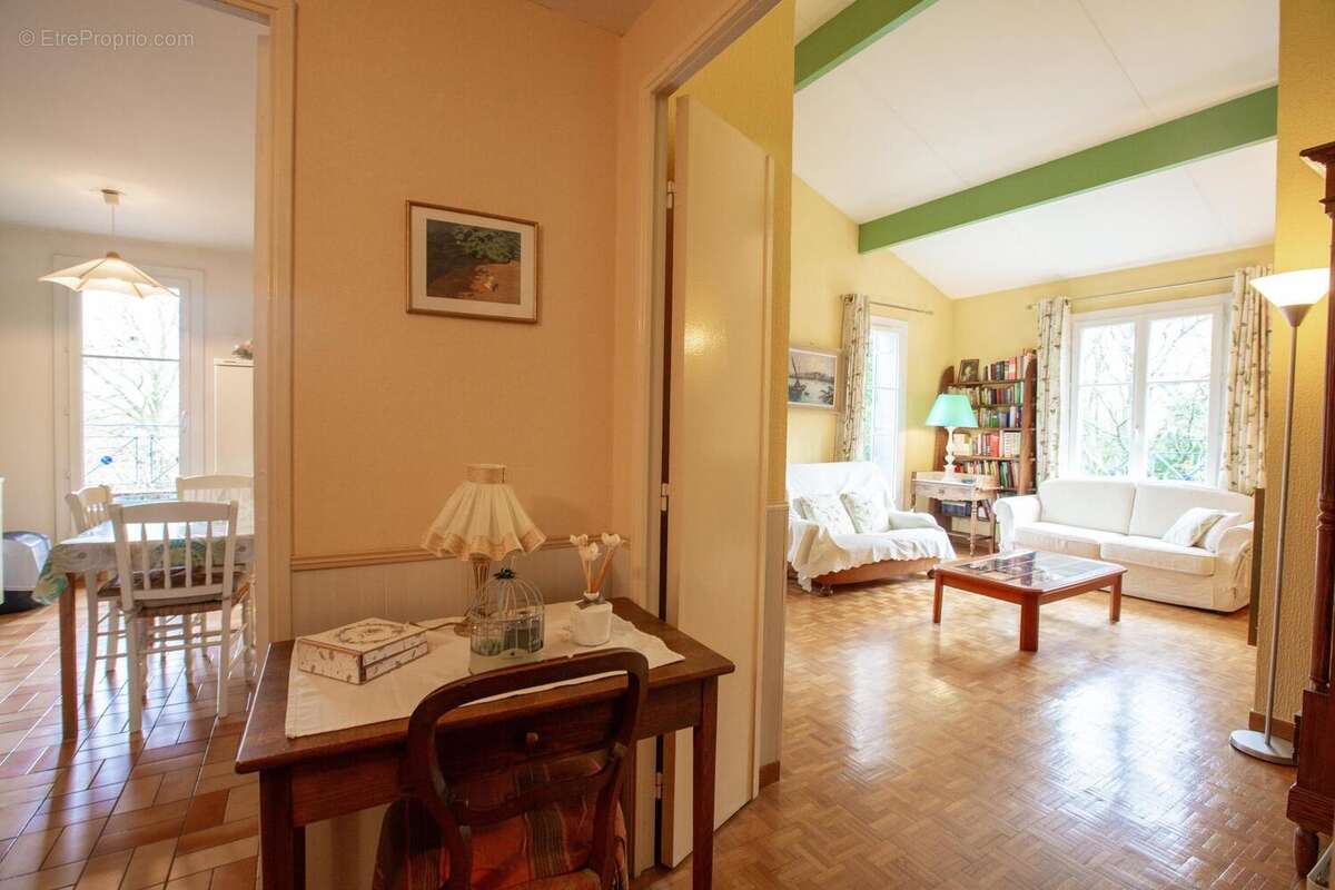Photo 3 - Appartement à LE MESNIL-SAINT-DENIS