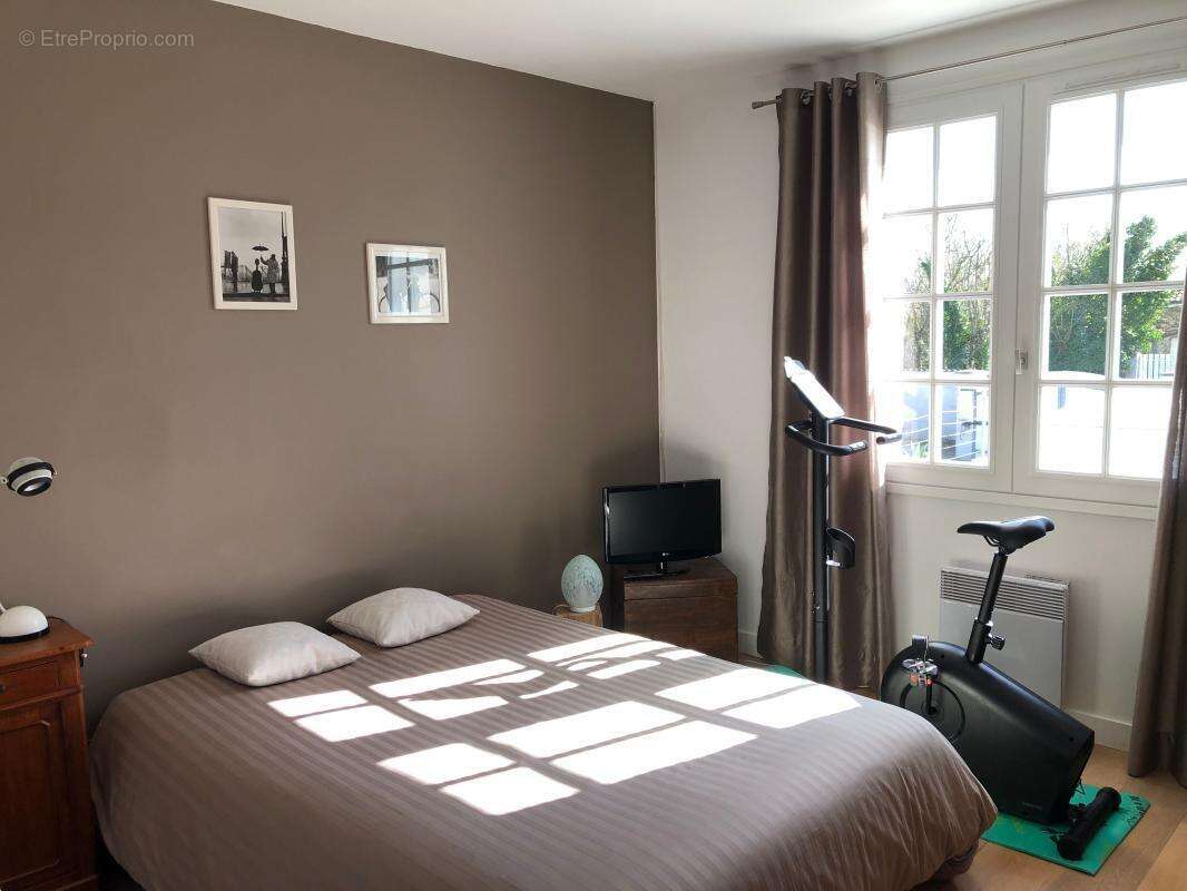  Maison familiale avec piscine – 145 m² – Terrain de 1 600 m² – La Jarrie (17220) - photo 8