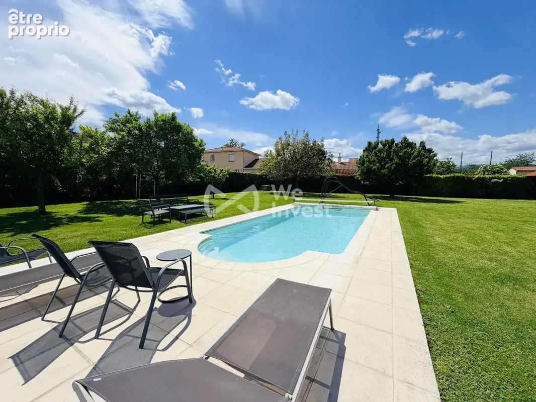 Maison 8 pièces 199 m² à vendre à Riom (63200) - photo 2