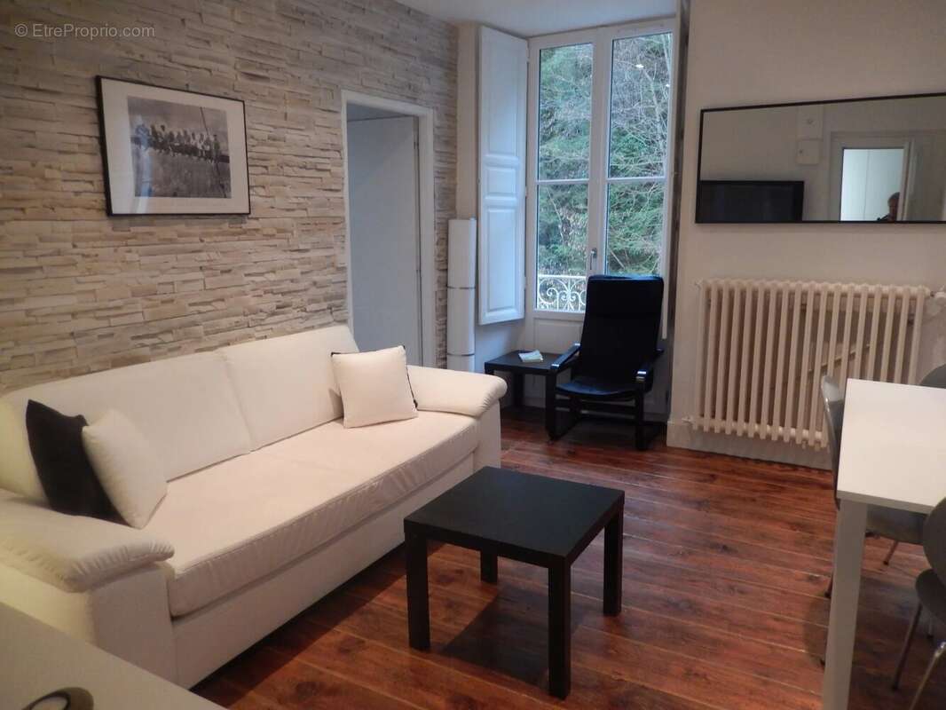 Appartement à EAUX-BONNES